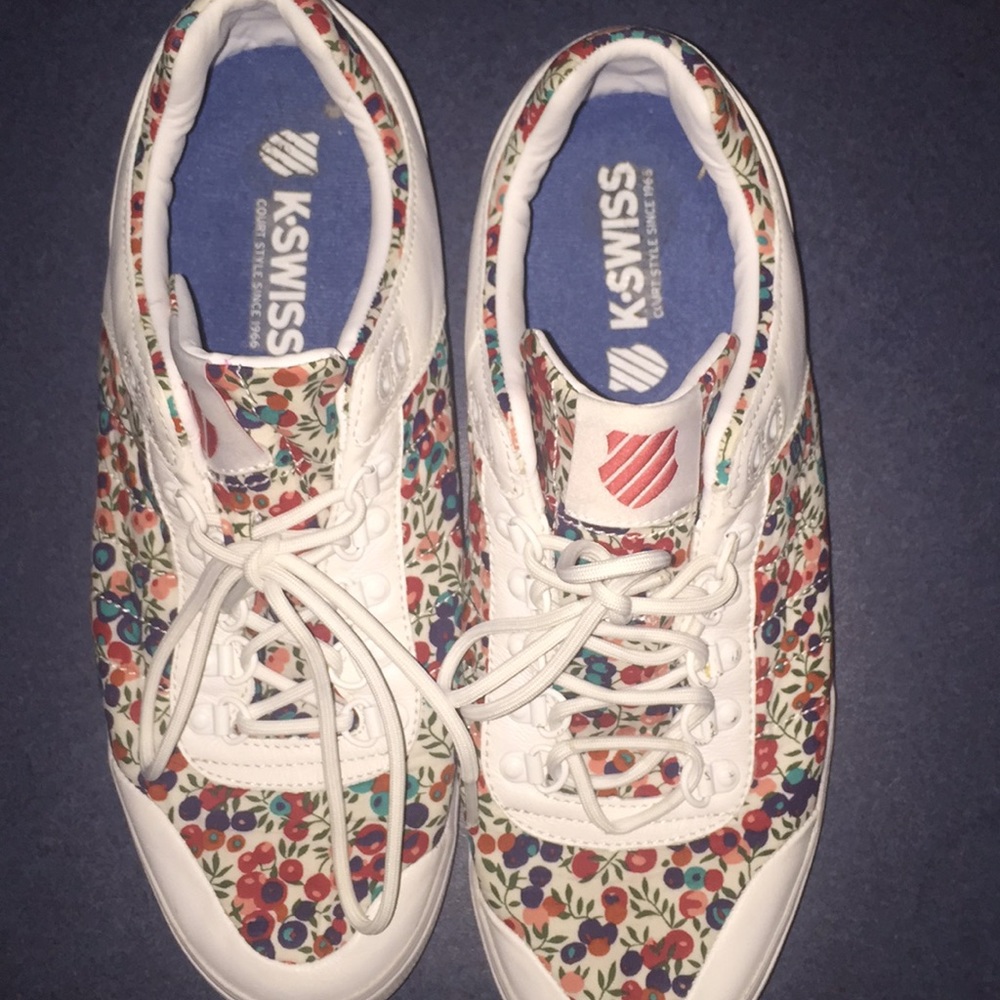 Barely worn! K Swiss low cut floral shoe